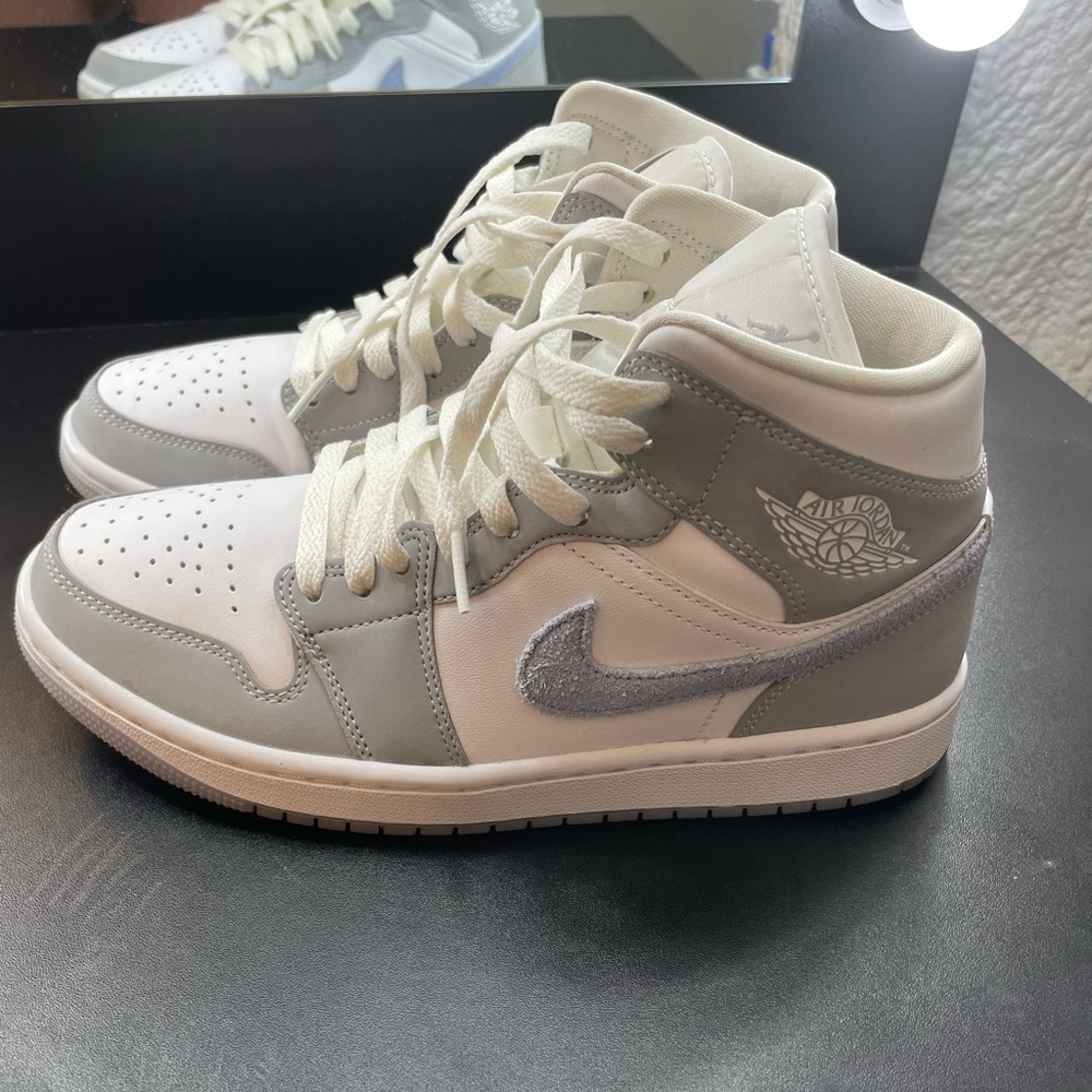 Jordan 1 Mid - Wolf Grey
